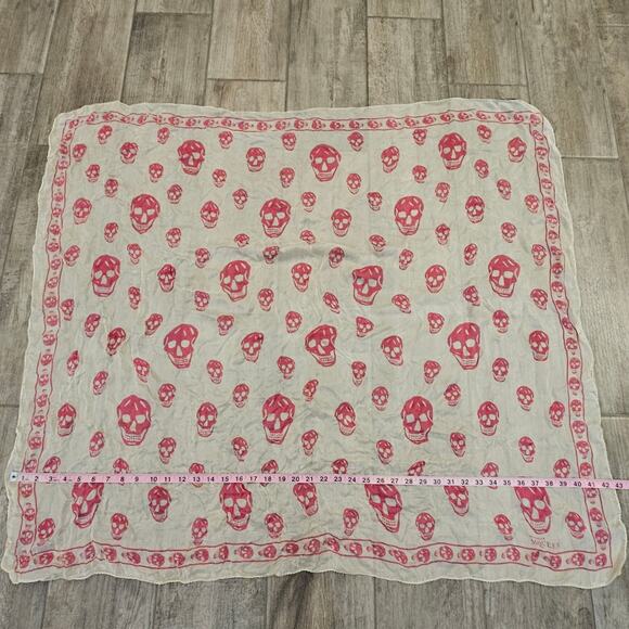 Alexander McQueen Classic Skull Foulard Womens One Size Ivory Pink Silk Scarf - Picture 4 of 12